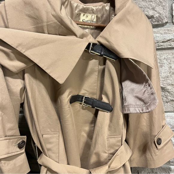 Costume National beige coat with removable hood and large collar. Size small/55 - Picture 3 of 5